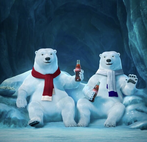 겨울에도 시원하게 콜라를 먹는 북극곰의 모습은 코카콜라 인지도와 매출상승의 숨은 공로자다. [코카콜라]