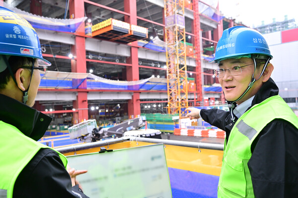 Lee Jae-Yong, chairman of Samsung Group, visited Samsung Electronics' Giheung campus on October 19 to inspect the construction site of the next-generation semiconductor R&D complex. [Samsung Electronics]