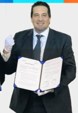 마틴 그루버 브리티쉬아메리칸토바코코리아제조 CEO(Martin Grover, CEO, British American Tobacco Korea Manufacturing Co) / BATK