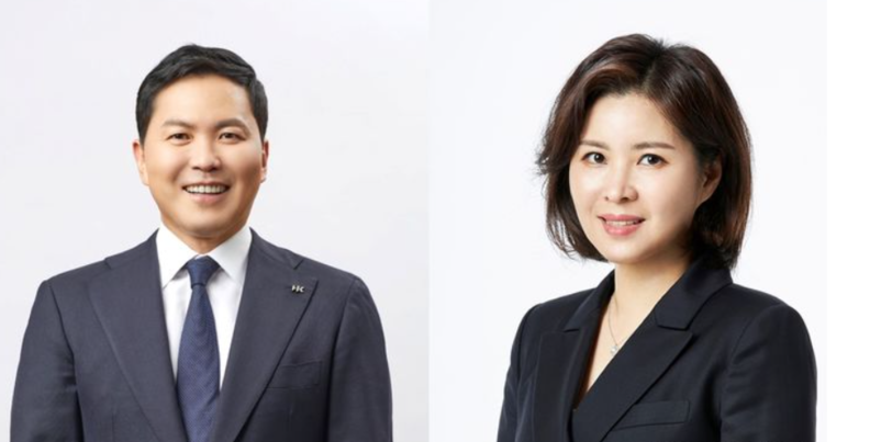 윤상현 한국콜마홀딩스 부회장(왼쪽)과 윤여원 콜마비앤에이치 대표(오른쪽) / 한국콜마