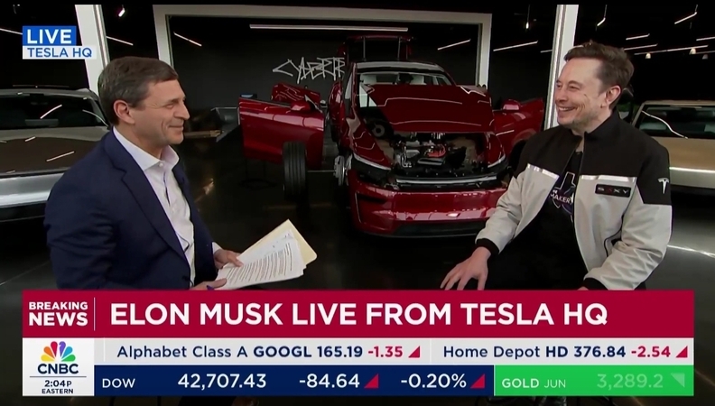 일론 머스크 테슬라 CEO가 미국매체 CNBC의 데이비드 페이버와 인터뷰를 하고 있다. / CNBC, 머스크의 엑스