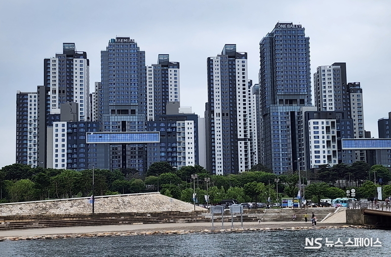 반포 한강공원에서 바라본 서울시 서초구 반포동 원베일리 아파트 전경 / 뉴스스페이스DB