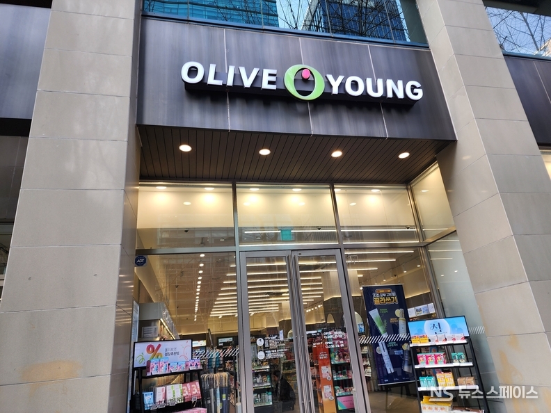 강남의 CJ올리브영 매장 입구 / 뉴스스페이스DB