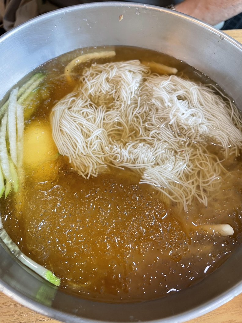 시원한 냉면 한 그릇 후 정신이 번쩍 들고 골아팠던 문제가 딱 해결되면 얼마나 좋을까요?