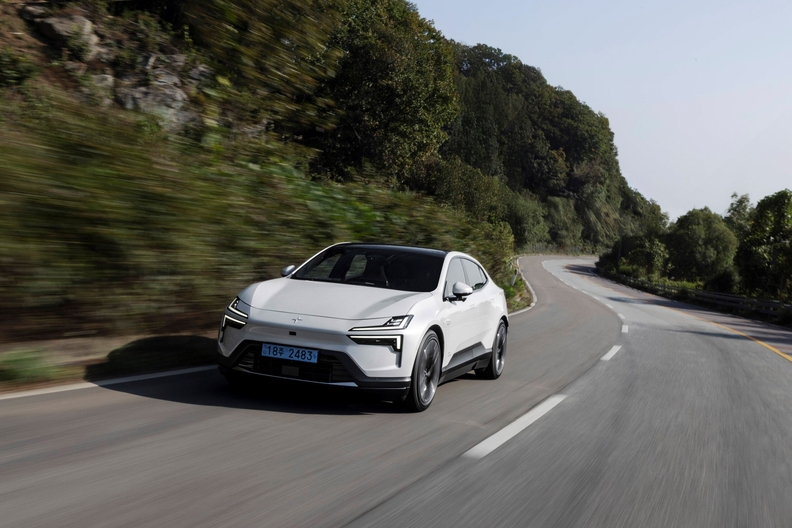 스웨덴 고성능 프리미엄 전기차 브랜드 폴스타(Polestar)의 전기 SUV '폴스타 4'가 'EV 어워즈 2025'에서 '심사위원 선정 혁신 전기차'로 선정됐다. / 폴스타