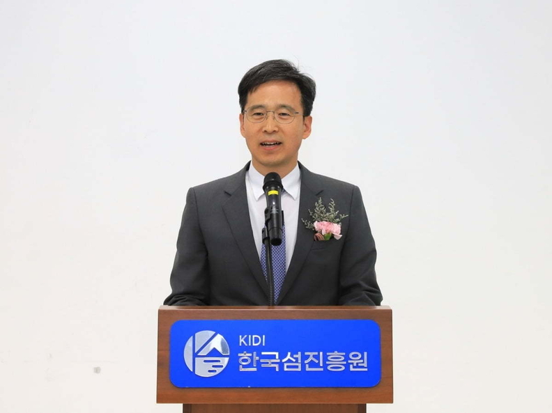 조성환 제2대 한국섬진흥원 원장이 2025년 4월 30일 취임식에서 기념사를 하고 있다. / 한국섬진흥원