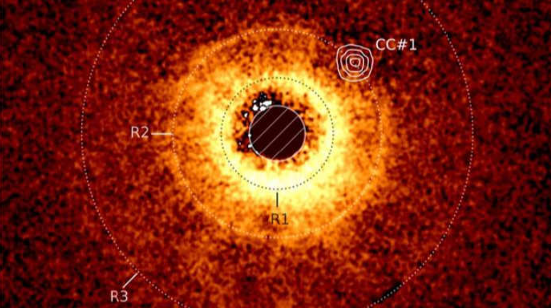 NASA의 제임스 웹 우주망원경(JWST)이 인류 최초로 토성 질량에 해당하는 외계행성 TWA 7b를 직접 이미징 방식으로 포착하는 데 성공했다. / NASA