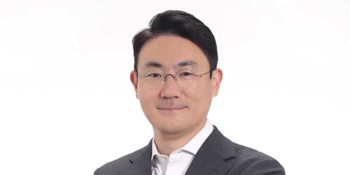 신세계그룹에서 정용진 회장의 최측근이자 그룹 내 '실세'로 통하던 김민규 부사장이 7월 4일 전격 사표를 제출하고 퇴사 처리된 것으로 확인됐다. / 신세계그룹