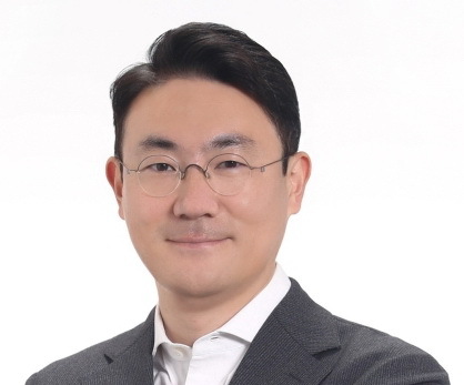 신세계그룹 정용진 부회장의 최측근이자 ‘무소불위 권력자’로 불렸던 김민규 부사장 / 신세계그룹
