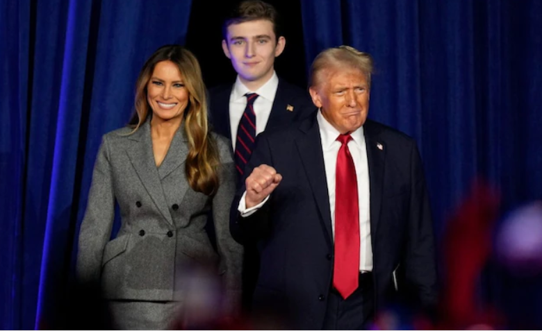 도널드 트럼프와 멜라니아 트럼프(Melania Trump)는 2005년 1월 22일 결혼해 2006년 아들 배런을 낳았다. 트럼프는 이전의 이혼 경험을 바탕으로 멜라니아와도 혼전 계약을 체결한 것으로 알려져 있다. 특히, 멜라니아는 아들 배런이 다른 자녀들과 동등하게 재산을 상속받을 수 있도록 문서화해달라고 요구했다. / indiatoday