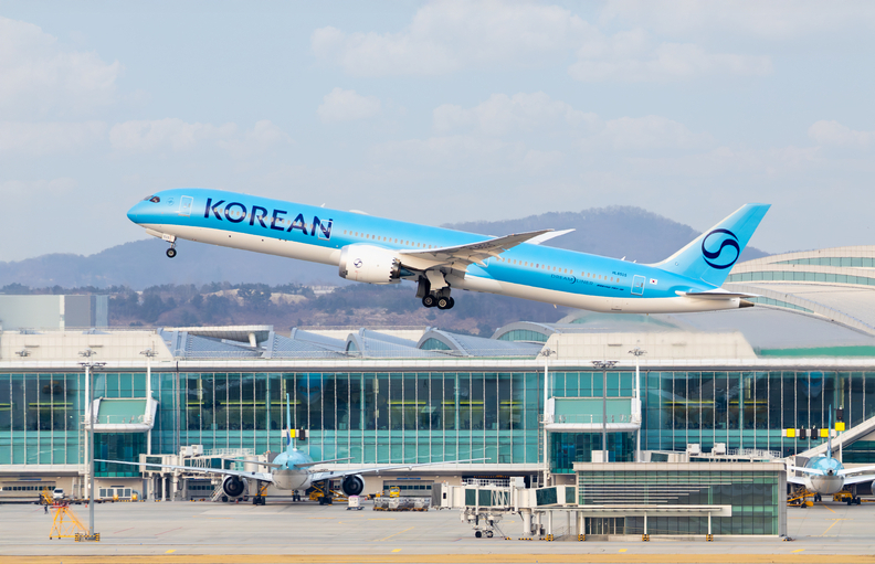NH투자증권, 미래에셋증권, 신영증권 등 주요 증권사들은 “자회사 실적 악화에도 불구하고 본사 자체의 성장동력은 견고하다”며 투자의견 ‘매수’와 목표주가 3만3000원(미래에셋 3만원, 신영 3만1000원)을 일제히 유지했다. / 대한항공