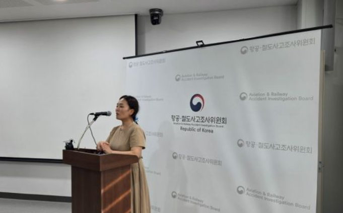 7월 19일 전남 무안공항에서 김유진 무안공항 제주항공 여객기 참사 유가족협의회 대표의 입장 발표 모습 / 독자제공