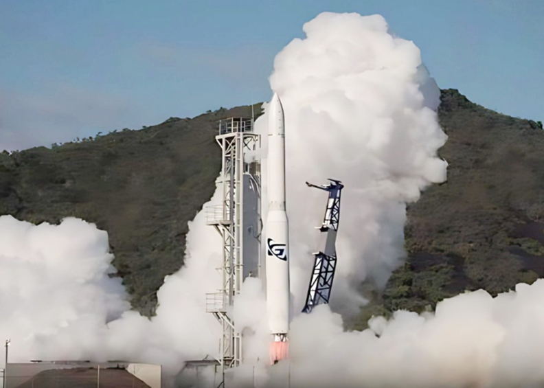 호주의 길모어 스페이스 테크놀로지스(Gilmour Space Technologies)가 자국 최초로 순수 국내 개발한 궤도 로켓 '에리스(Eris)'의 발사가 이륙 14초 만에 추락과 폭발로 마무리됐다. / Gilmour Space Technologies, region.com.au