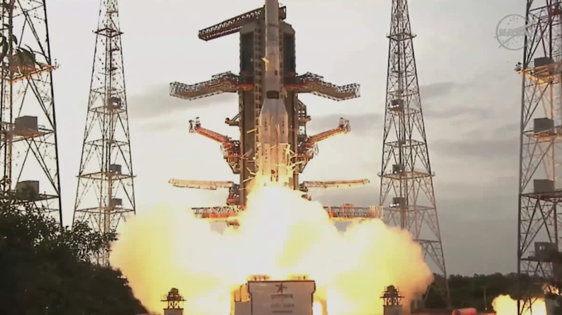 미국 나사(NASA)와 인도 우주연구기구(ISRO)가 2025년 7월 30일(현지시간) 15억 달러(약 2조800억원) 규모의 합작 위성 ‘NISAR(NASA-ISRO Synthetic Aperture Radar)’를 인도 남부 스리하리코타의 새티시 다완 우주센터에서 GSLV-F16 로켓으로 성공적으로 쏘아올렸다. / pa.media