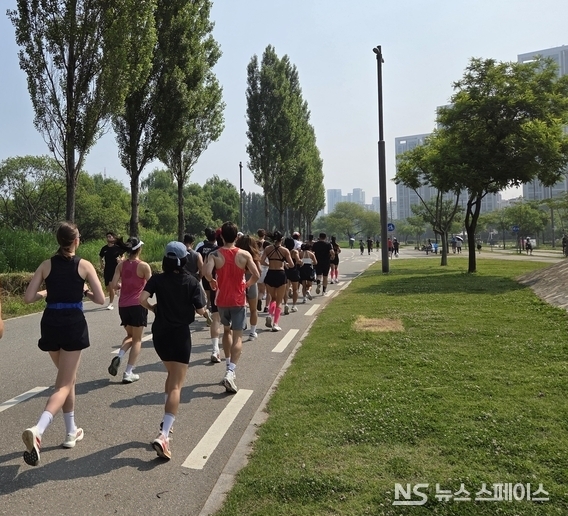 마라톤 및 울트라 마라톤 등 극한 지구력 운동이 대장암 발병 위험을 높일 수 있다는 연구 결과가 나왔다. / 뉴스스페이스DB 