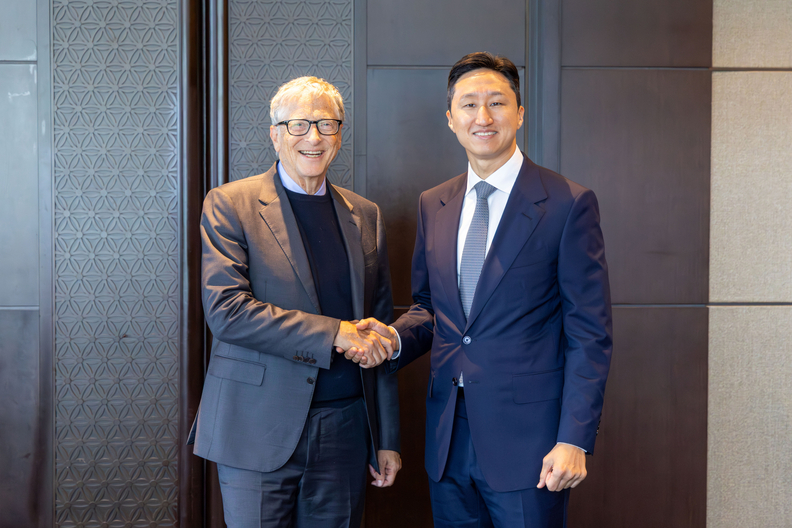 HD현대 정기선 수석부회장이 테라파워(TerraPower) 빌 게이츠(Bill Gates) 회장과 2025년 8월 22일 만나 SMR 사업 협력방안에 대해 논의했다. / HD현대 