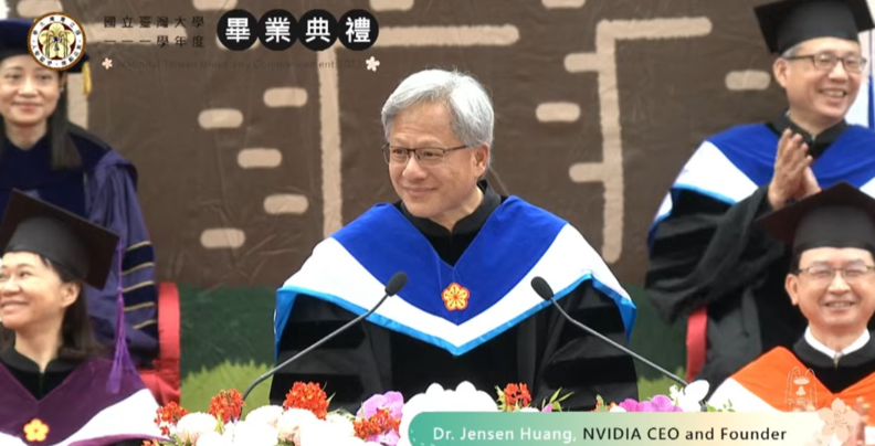 엔비디아의 창립자이자 CEO인 젠슨 황(Jensen Huang)은 2023년 6월 국립 대만대 졸업생들에게 "AI가 선사할 전례 없는 기회를 잡기 위해 열심히 달리되 그 과정에서 불가피한 실패를 감수하라"고 연설했다. / 엔비디아 페이스북