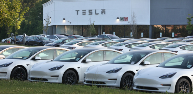 테슬라(Tesla)가 2019년 플로리다 오토파일럿 치사 사고와 관련해 연방 배심원이 지시한 2억4300만 달러의 평결을 뒤집기 위해 총력을 다하고 있다. / 게티이미지