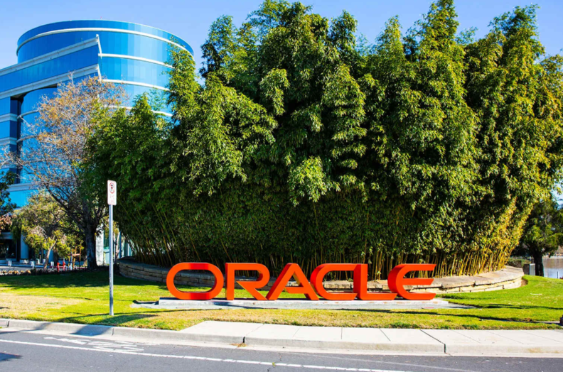 글로벌 IT 기업 오라클(Oracle)이 2025년 9월 대대적인 전 세계 인력 감축에 나사고 있다. / Adobe Stock