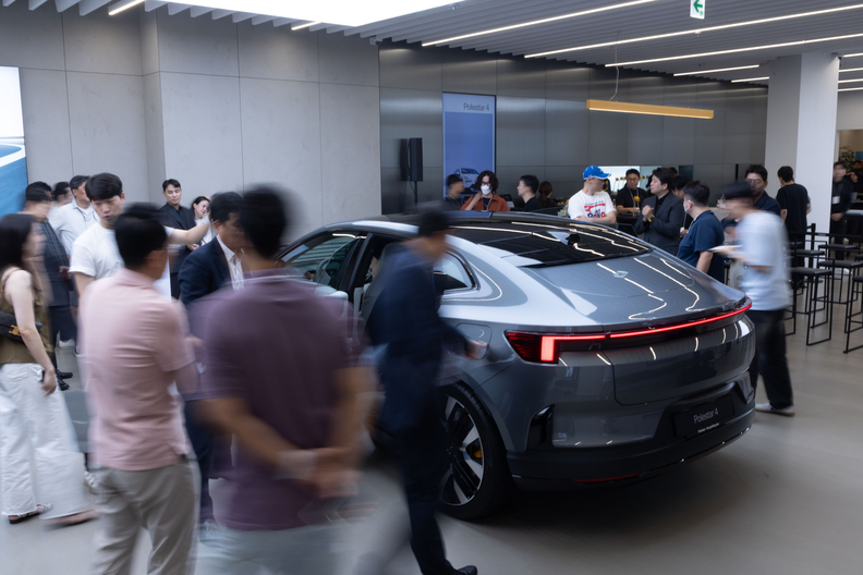 폴스타(Polestar)가 ‘2025 현대카드 다빈치모텔’에 스트리트 협업 브랜드로 참여한다. / 폴스타