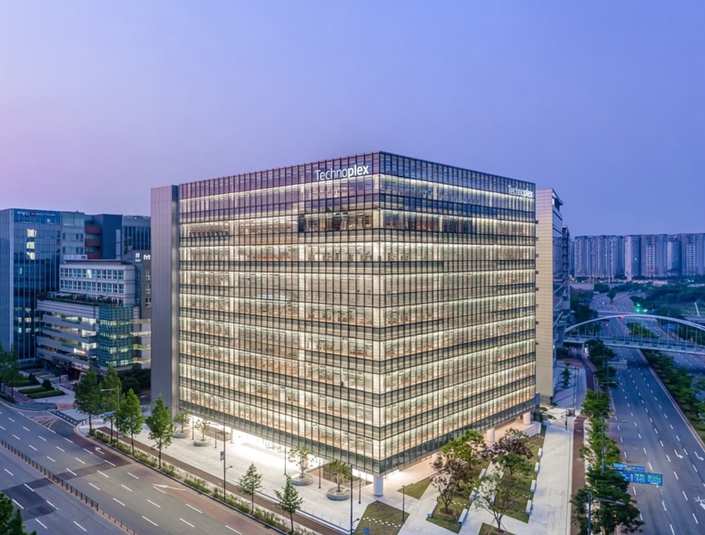 한국앤컴퍼니그룹 본사 테크노플렉스(Technoplex) 외관 / 한국앤컴퍼니그룹