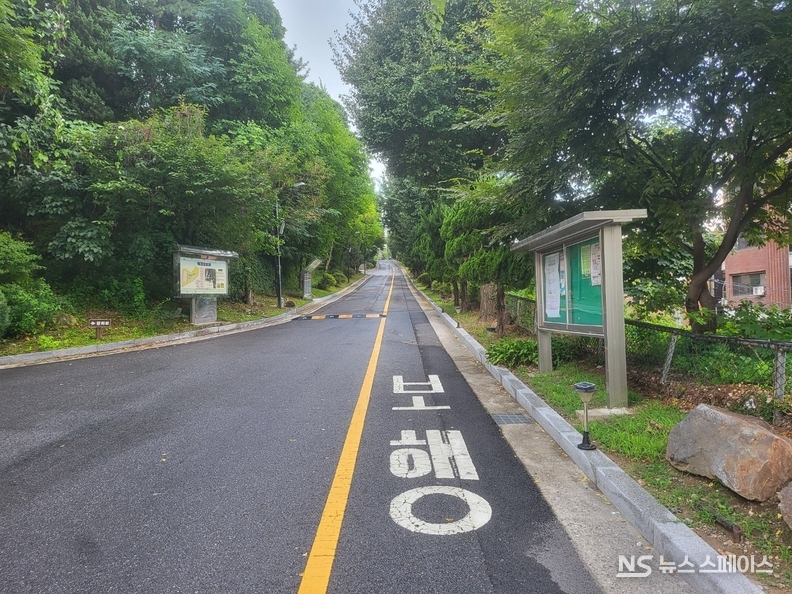 2026학년도 수능시험(11월 13일)이 30일((10월 14일) 앞으로 다가왔다. 남은 기간 동안 효율적으로 공부한다면 점수를 올릴 수 있기 때문에 수험생들은 한 문제라도 더 맞히겠다는 각오로 수능 마무리 학습에 총력을 기울여야 한다. 서울 경기고등학교 입구 / 뉴스스페이스DB 