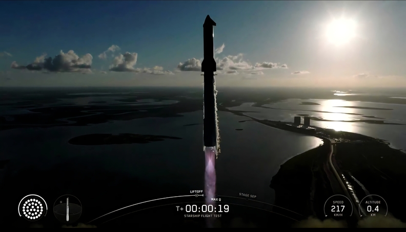 스페이스X가 개발 중인 대형 우주선 스타십(Starship)이 2025년 10월 13일(현지시간) 11번째 무인 지구궤도 시험비행에 성공했다. / 엑스