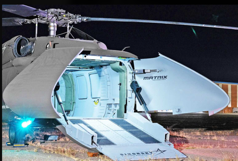 기존 UH-60L 블랙호크 헬리콥터를 기반으로 조종석과 승무원 좌석을 완전히 제거해, 25% 확장된 화물 공간과 자율비행 기능을 갖춘 무인 항공기 시스템(UAS)으로 재탄생한 모델이다. / 록히드 마틴