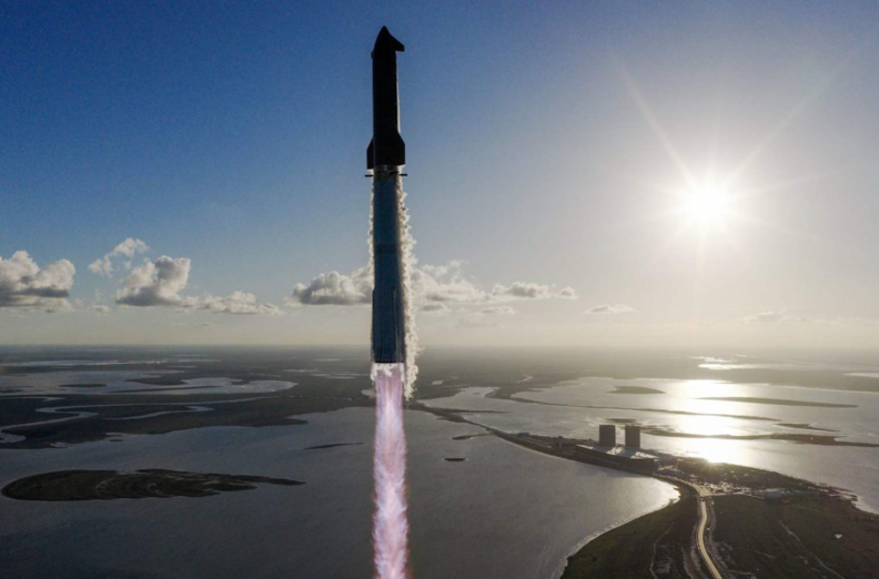스페이스X 스타십의 2025년 10월 13일 텍사스 스타베이스에서 11번째 시험 비행 모습 / SpaceX