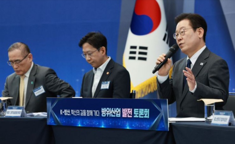 이재명 대통령이 2025년 10월 20일 경기도 고양시 킨텍스에서 열린 방위산업 발전 토론회에서 발언하고 있다. / 연합뉴스