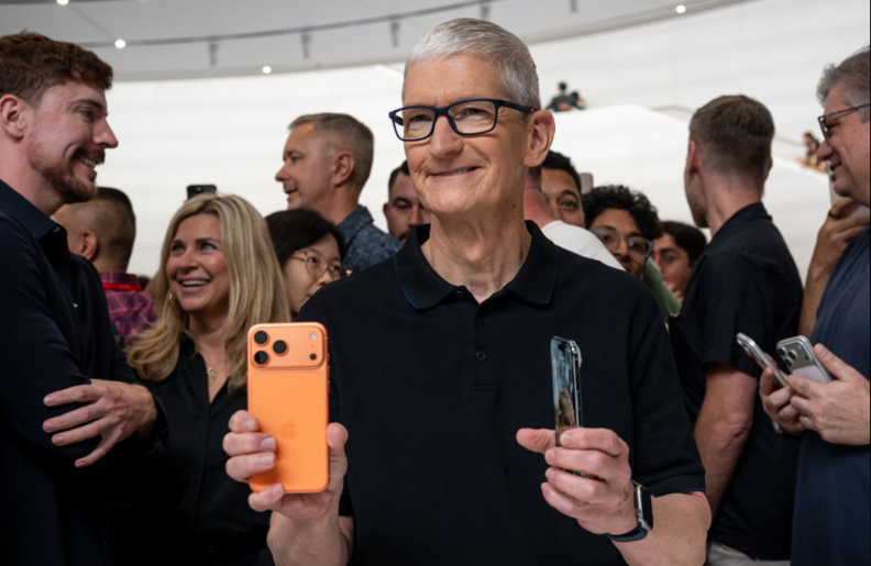 Counterpoint Research에 따르면, iPhone 17 시리즈는 출시 후 첫 10일간 미국과 중국에서 iPhone 16 시리즈 대비 14% 높은 판매량을 기록했으며, 특히 표준 모델은 중국 시장에서 거의 두 배에 달하는 판매 성과를 보였다. / 게티이미지 