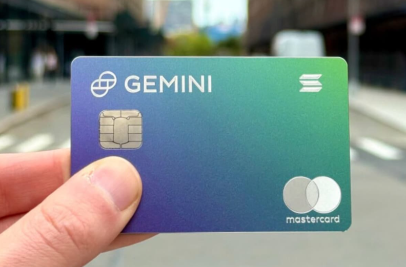 제미니(Gemini)가 2025년 10월 20일, 혁신적인 자동 스테이킹 보상 기능을 탑재한 ‘솔라나(Solana) 테마 신용카드’를 공식 출시했다. / TheStreet