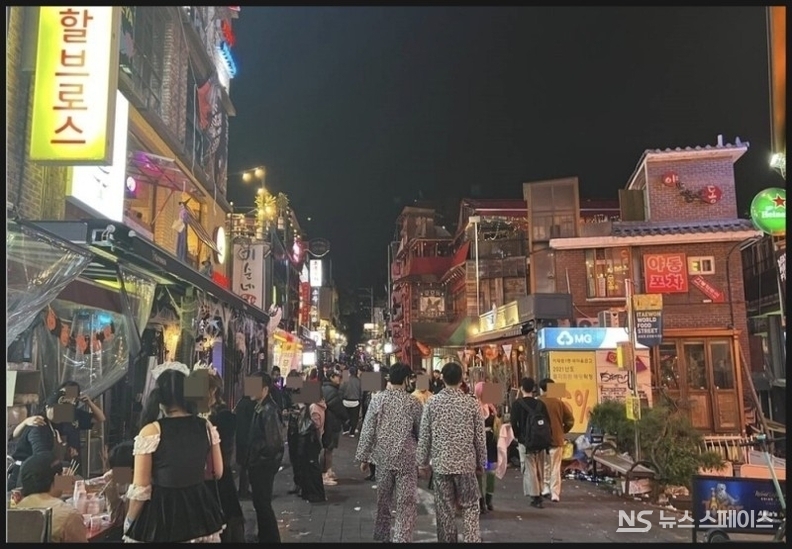 이태원은 경리단길과 더불어 주말이면 북새통을 이루는 핫플이 됐다. 한국 속의 외국 이미지를 가진채 젊은이들의 해방구, 이방인들의 소통공간으로 변모했다. / 뉴스스페이스DB