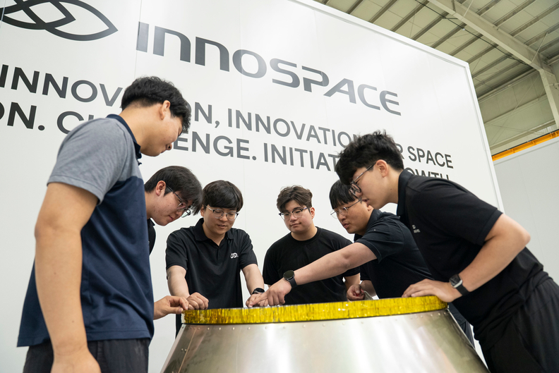 이노스페이스 임직원 238명과 투자사 34곳 이름이 새겨진 ‘한빛-나노’ 발사체 ‘PLA 상판’ / 이노스페이스