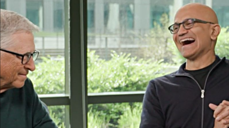 사티아 나델라 CEO(오른쪽)는 오픈AI에 10억 달러를 투자하기 위한 이사회 승인을 확보하는 것이 어려웠다고 밝혔다. /  Microsoft 