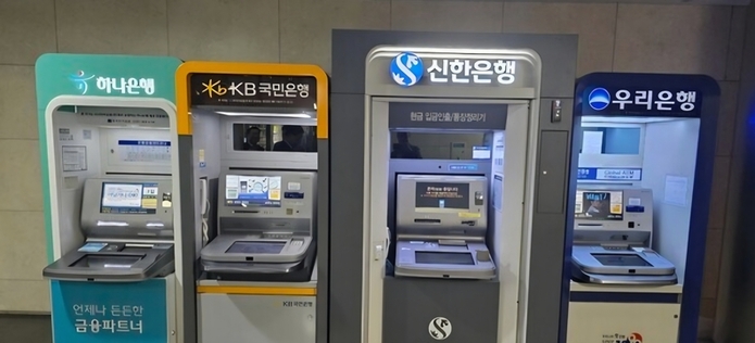 [공간차트] “최고 퇴직금 12억”…'신의 직장' 은행원 평균 연봉 순위? 하나>국민=신한>우리 順
