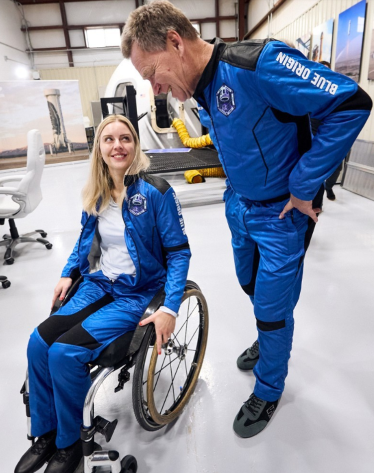 [우주칼럼] “휠체어 탄 채 카르만선을 넘다”…블루오리진이 연 ‘장애인 우주관광’의 새 시대