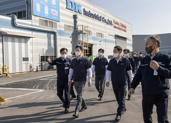 삼성전자 이재용 회장이 광주광역시에 위치한 삼성전자 협력회사 '디케이'를 방문했다. [삼성전자]