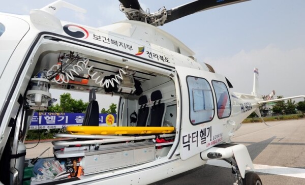 전북 익산시 원광대학교 헬기 계류장에 닥터헬기가 착륙해 있다. [보건복지부]