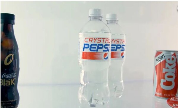 크리스탈 펩시는 일반 펩시와 맛이 너무 비슷하다는 불평으로 몇 차례 출시를 반복하다 시장에서 사라졌다. [Museum of Failure]