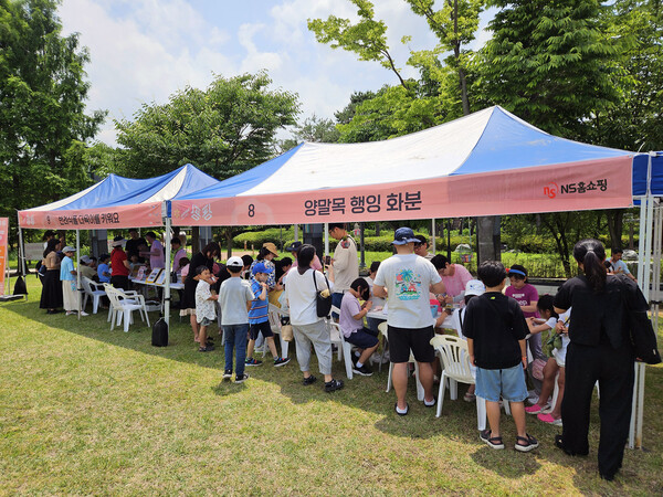 NS홈쇼핑이 판교생태학습원, 성남시와 함께 개최한 ‘환경·예술 축제: 손바닥 농장, 팜팜’을 지난 11일(일) 판교화랑공원에서 4000여명의 시민이 참여한 가운데 성황리에 마쳤다. [NS홈쇼핑]