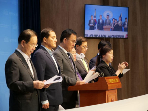 경남의 여당 국회의원들이 지난 8월 30일 서울 여의도 국회 정론관에서 기자회견을 열고 우주항공청법 통과를 촉구하고 있다. [최형두 의원실]