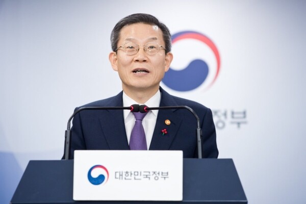 이종호 과학기술정보통신부 장관이 11일 정부서울청사에서 열린 우주항공청 관련 브리핑에서 향후 추진 계획을 설명하고 있다. [과학기술정보통신부]