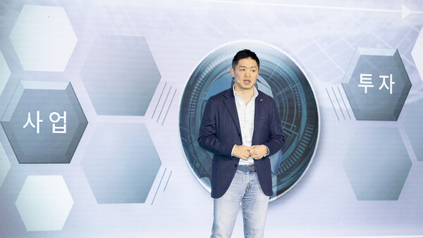 최성환 SK네트웍스 사업총괄 사장이 AGM 현장에서 오프닝 스피치를 진행하는 모습 [SK네트웍스]