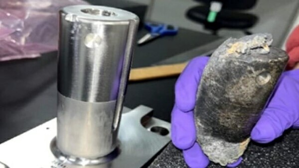 NASA가 지난 달 초 지구 대기권으로 들어와 미국 플로리다 주 가정집에 떨어진 ISS 우주 쓰레기를 회수해서 분석했다. [NASA]