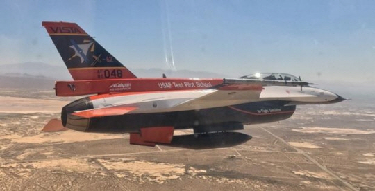 미군의 AI F-16 전투기와 유인 F-16 간 공중전 시험. [미 고등계획연구국(DARPA) 홈페이지]